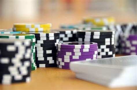 A Pequena Bola De Estrategia De Poker