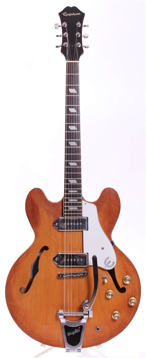 Com A Mao Esquerda Epiphone Casino Bigsby