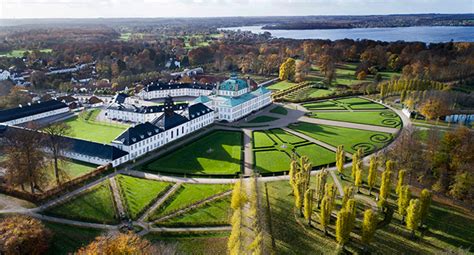 Fredensborg Slot Og Parque