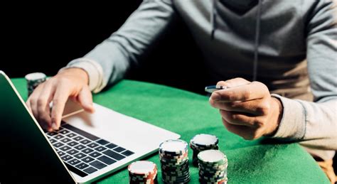 Italia Legaliza Poker Online