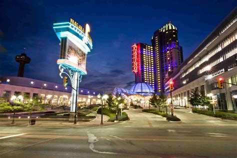 Niagara Fallsview Casino Estacionamento Durante A Noite