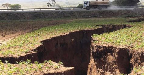 Seda Estrada De Fenda De Revisao